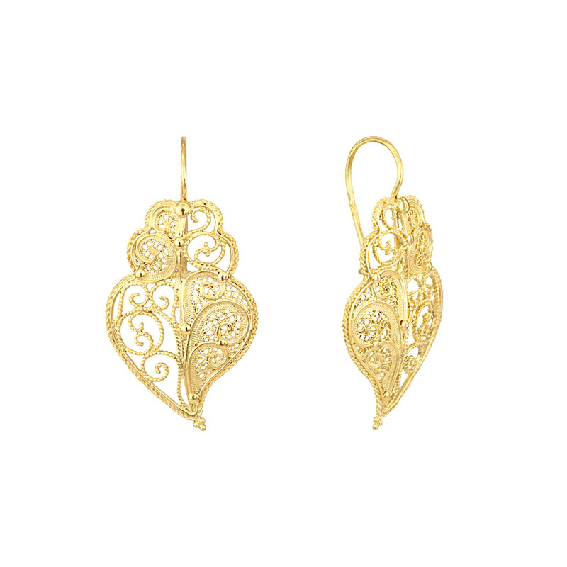 brinco coracao half in gold filigrana ouro joias sui jewellery earrings tradicional portuguese heart filigree ines Barbosa