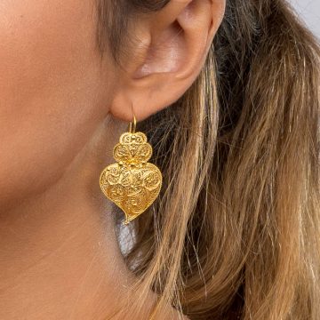 brincos coracao de viana filigrana ouro joias sui jewellery pendente tradicional portuguese heart gold filigree pendant ines barbosa