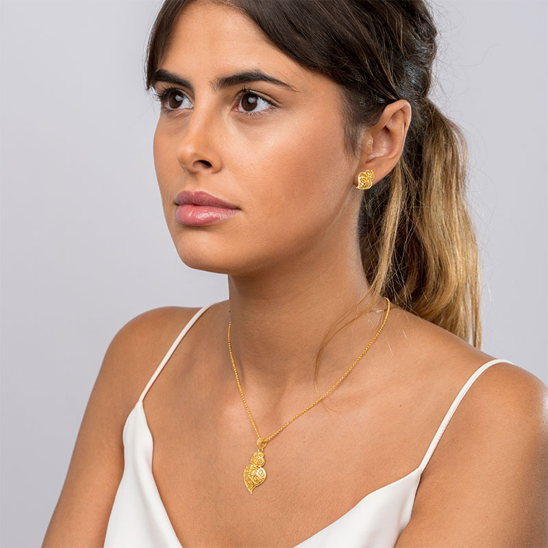 coracao de viana S in gold filigrana ouro joias sui jewellery pendente tradicional portuguese heart filigree pendant ines barbosa