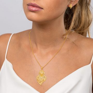 coracao de viana filigrana ouro joias sui jewellery pendente tradicional portuguese heart gold filigree pendant ines barbosa