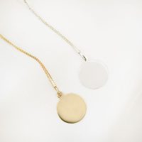sui-colar-fio-prata-dourado-delicado-minimalista-gravar-detalhes-necklace-silver-gold-delicate-thin-details-engrave-vintage-bi.color